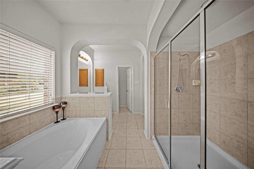 Image 22 of property listing at 656 Memorial Hill Way, Murphy, TX 75094