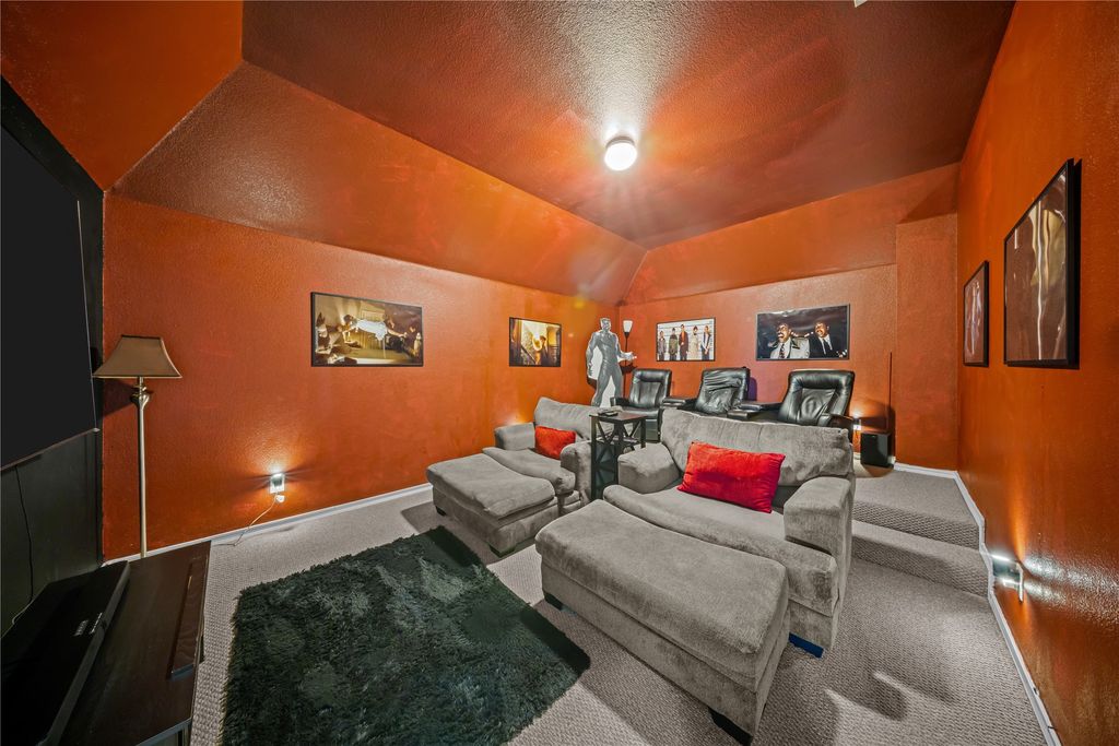 Image 27 of property listing at 656 Memorial Hill Way, Murphy, TX 75094