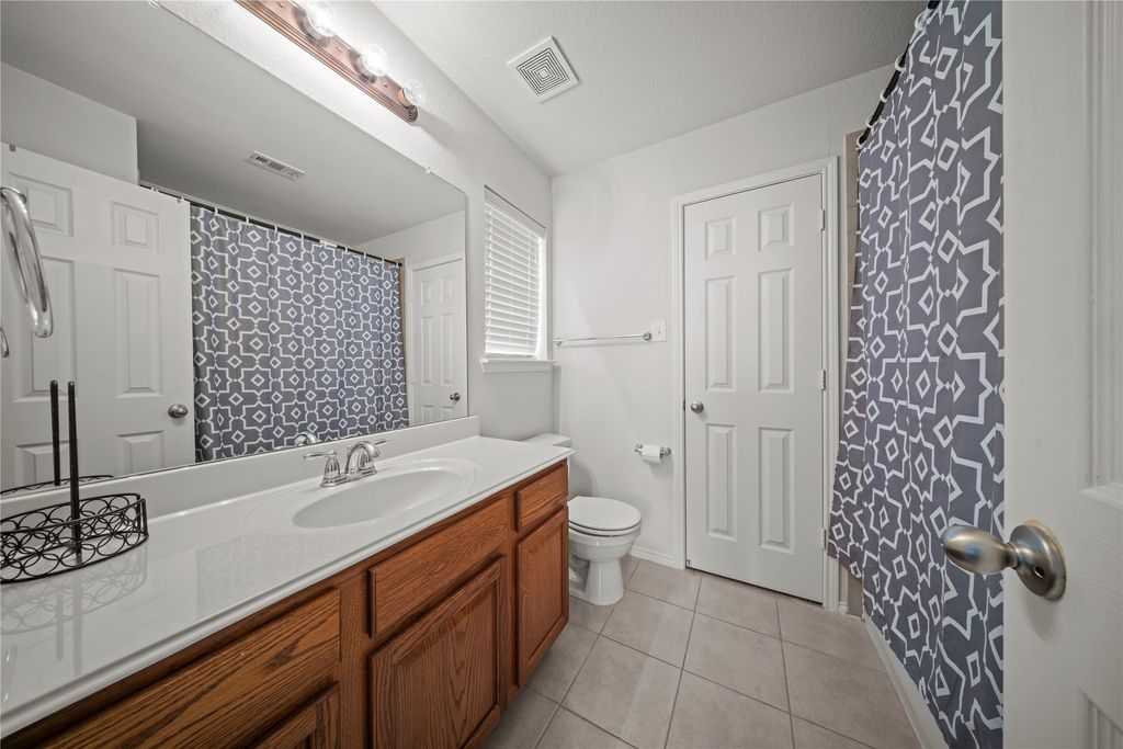 Image 31 of property listing at 656 Memorial Hill Way, Murphy, TX 75094