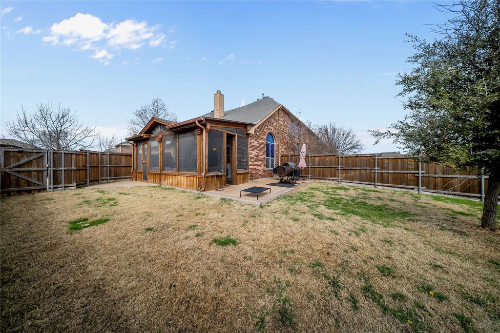 Image 36 of property listing at 656 Memorial Hill Way, Murphy, TX 75094