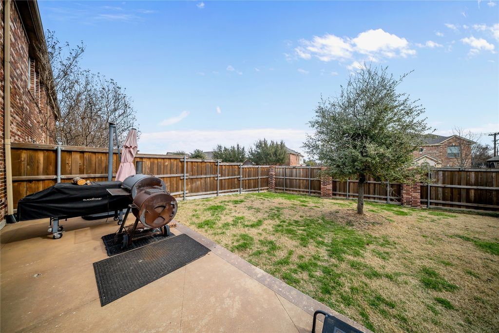 Image 37 of property listing at 656 Memorial Hill Way, Murphy, TX 75094