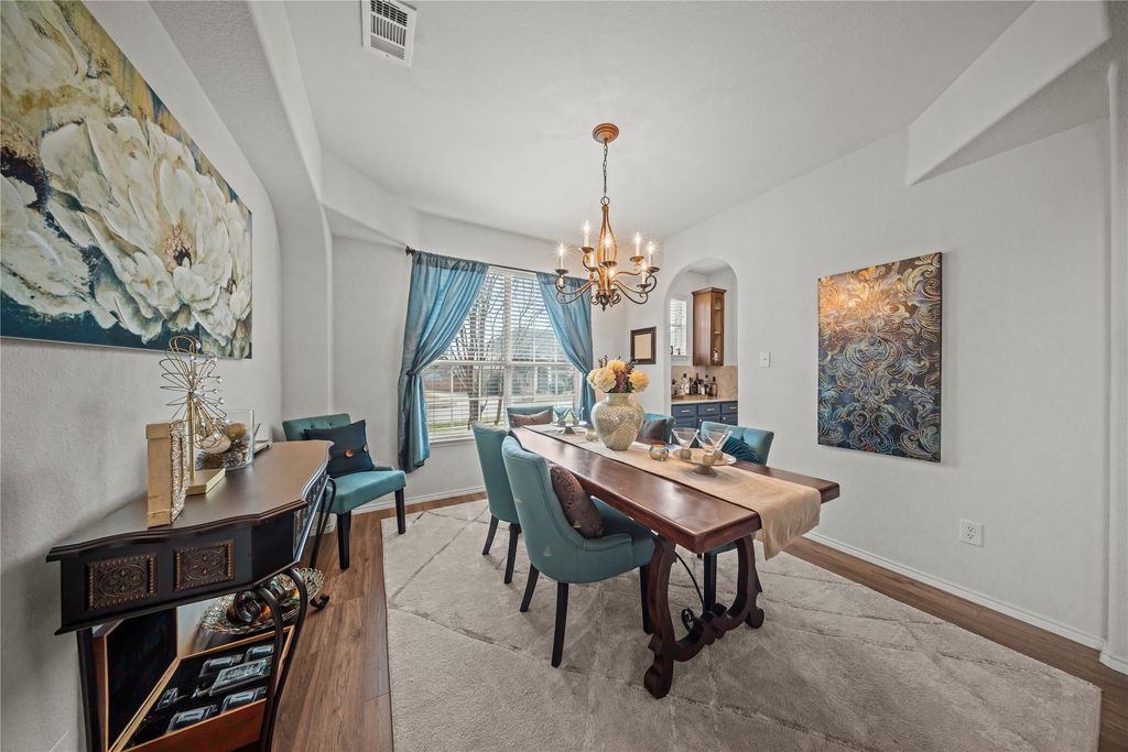 Image 7 of property listing at 656 Memorial Hill Way, Murphy, TX 75094