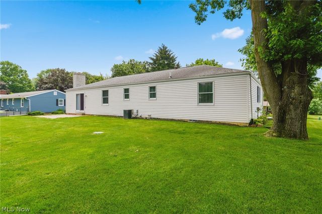 7891 Autumnwood Street NW, North Canton, OH 44720