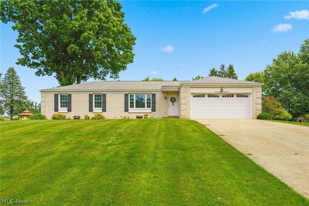 7891 Autumnwood Street NW, North Canton, OH 44720
