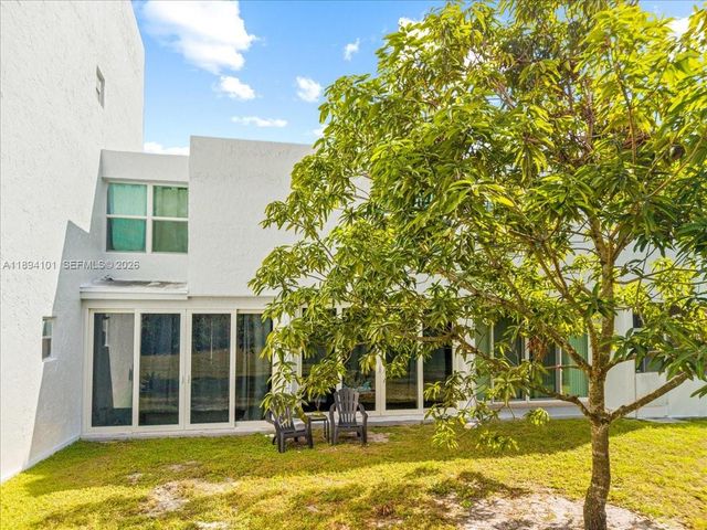 9450 Live Oak Pl 109, Davie, FL 33324