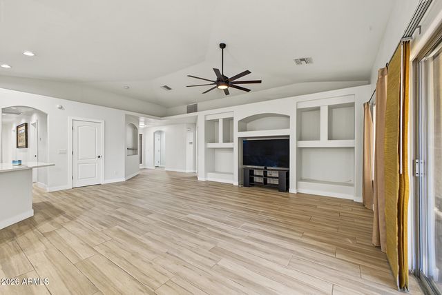 2521 W DARREL Road, Phoenix, AZ 85041