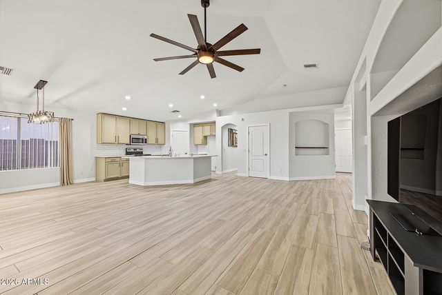 2521 W DARREL Road, Phoenix, AZ 85041