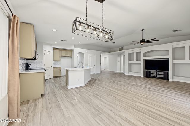 2521 W DARREL Road, Phoenix, AZ 85041