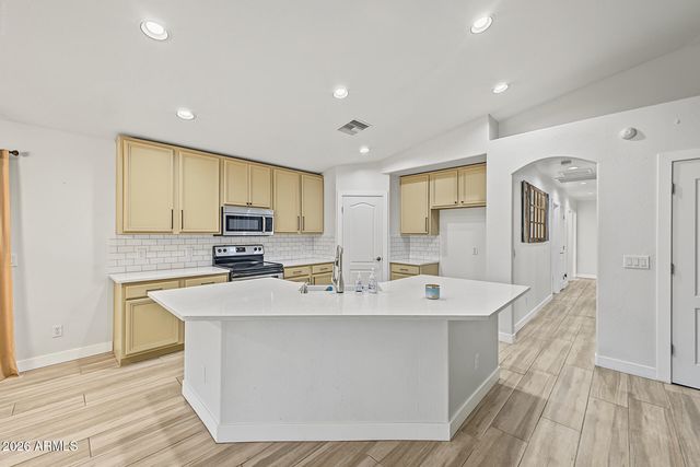 2521 W DARREL Road, Phoenix, AZ 85041