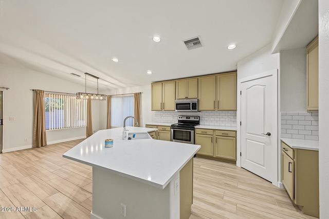 2521 W DARREL Road, Phoenix, AZ 85041