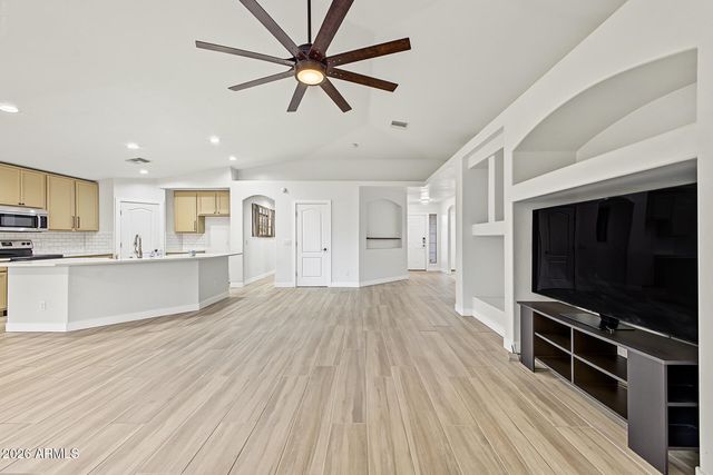 2521 W DARREL Road, Phoenix, AZ 85041