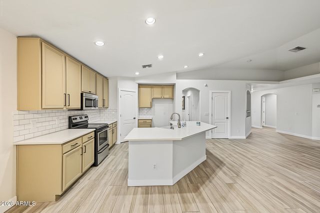2521 W DARREL Road, Phoenix, AZ 85041