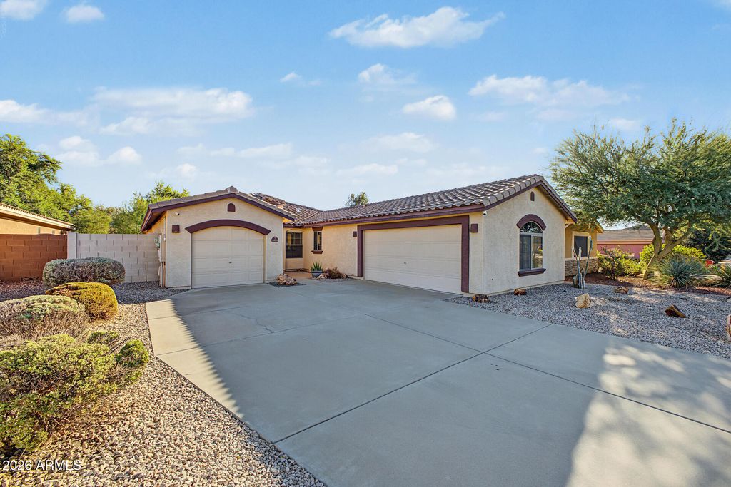 2521 W DARREL Road, Phoenix, AZ 85041