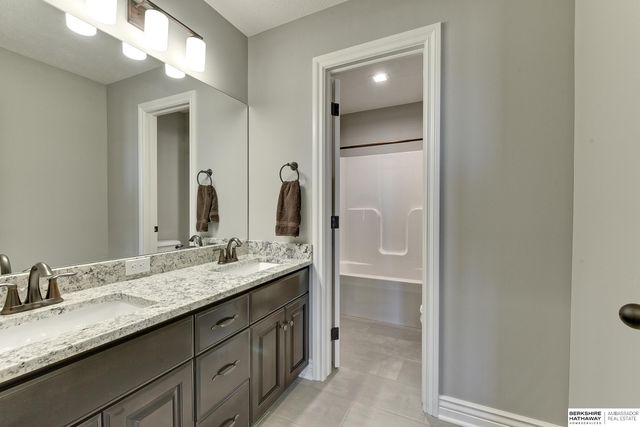 12708 S 73 Street, Papillion, NE 68046