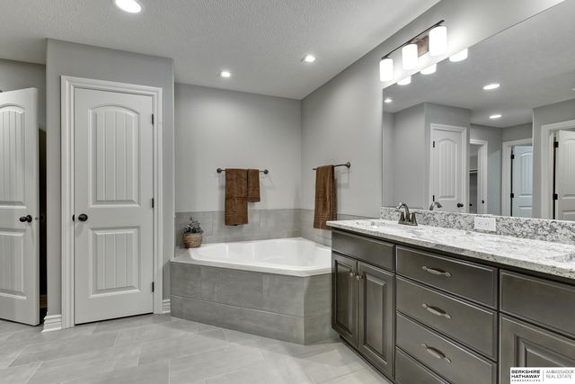 12708 S 73 Street, Papillion, NE 68046