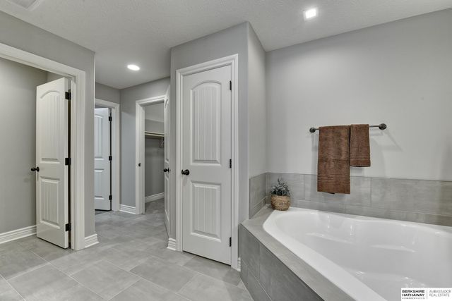 12708 S 73 Street, Papillion, NE 68046