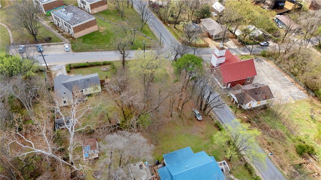 2 N Willow Avenue, Fayetteville, AR 72701