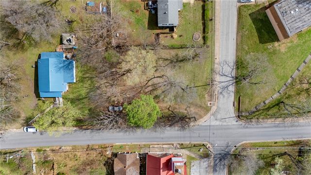 2 N Willow Avenue, Fayetteville, AR 72701