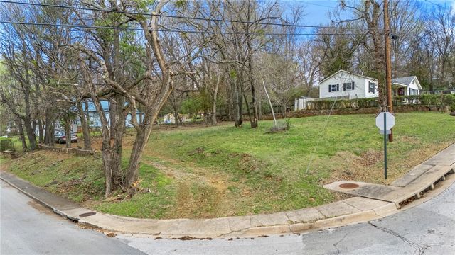 2 N Willow Avenue, Fayetteville, AR 72701