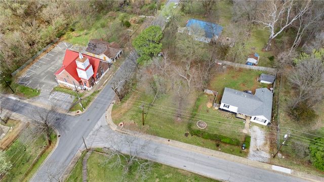 2 N Willow Avenue, Fayetteville, AR 72701