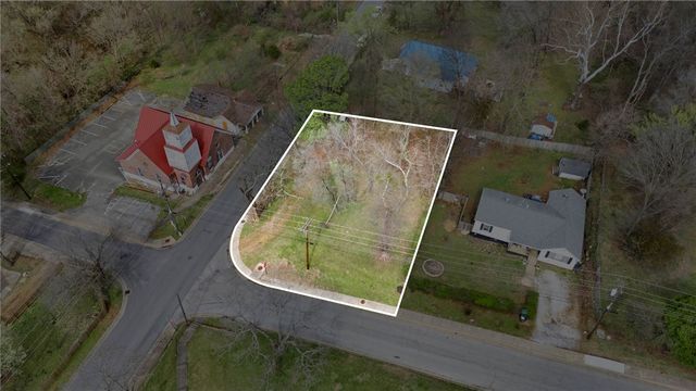 2 N Willow Avenue, Fayetteville, AR 72701