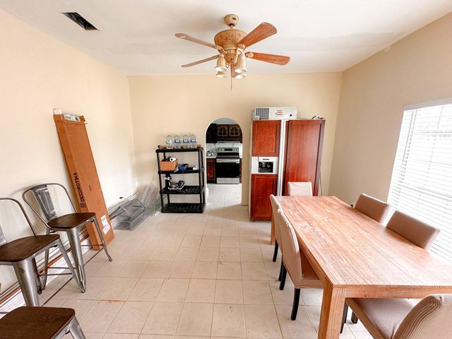 638 Kelly Lane, Angleton, TX 77515