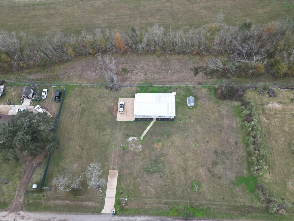 638 Kelly Lane, Angleton, TX 77515