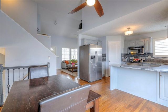 824 SE 13th Street, Lee's Summit, MO 64081