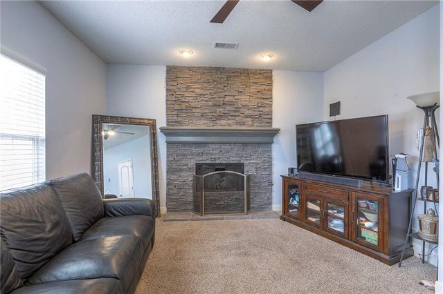 824 SE 13th Street, Lee's Summit, MO 64081