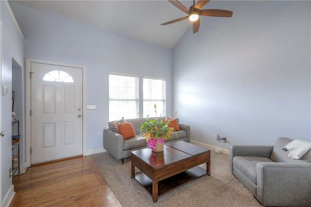 824 SE 13th Street, Lee's Summit, MO 64081