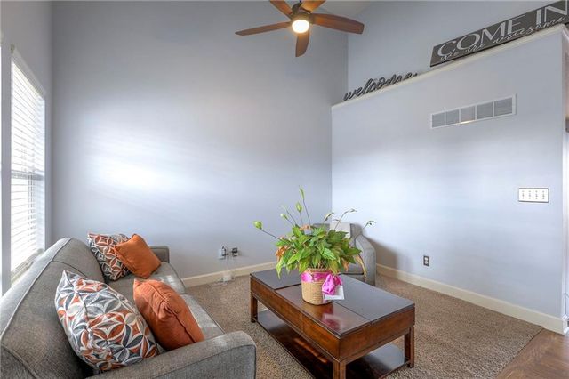 824 SE 13th Street, Lee's Summit, MO 64081