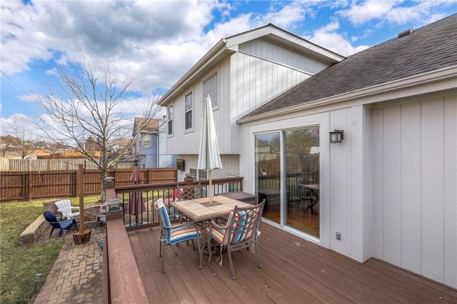 824 SE 13th Street, Lee's Summit, MO 64081