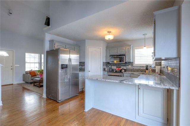 824 SE 13th Street, Lee's Summit, MO 64081