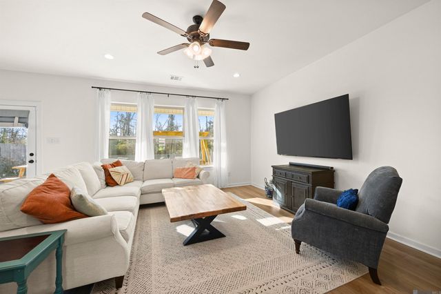 9626 S Grand Marsh Ct, Denham Springs, LA 70726