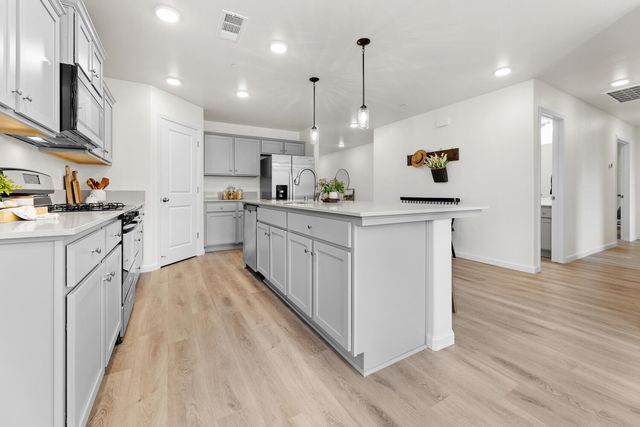 30699 Magnolia Road, Visalia, CA 93291