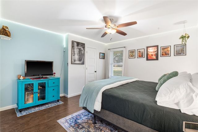 9248 E McNelly Road, Bentonville, AR 72712