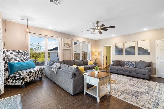 9248 E McNelly Road, Bentonville, AR 72712