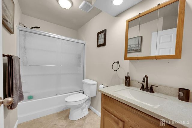 202 Blew Court, East Brunswick, NJ 08816