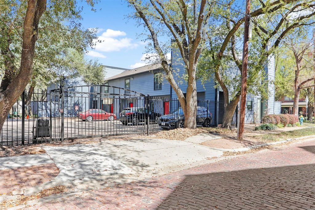 2100 Commonwealth Street B, Houston, TX 77006