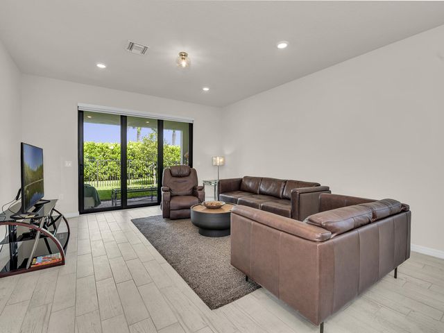 4808 Chantilly Road, Lake Worth, FL 33467