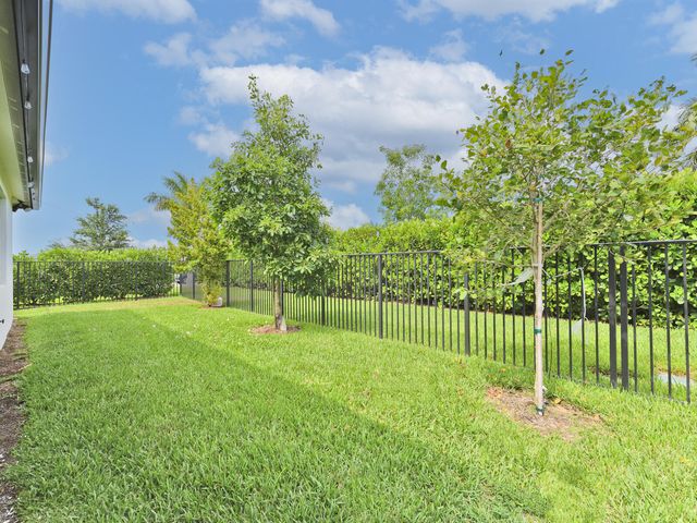 4808 Chantilly Road, Lake Worth, FL 33467
