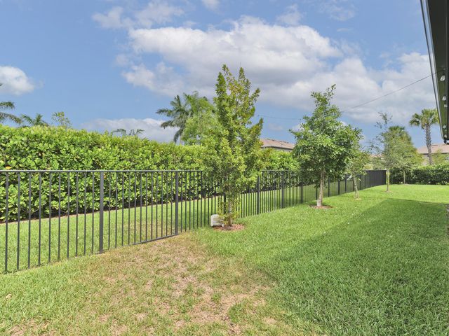 4808 Chantilly Road, Lake Worth, FL 33467