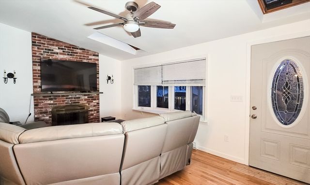 7 Roosevelt St, Wareham, MA 02571