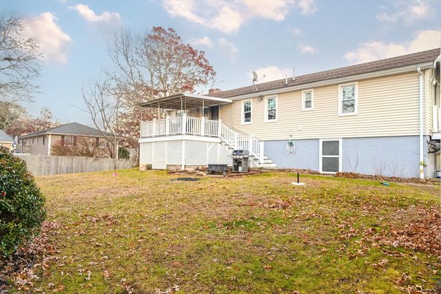 7 Roosevelt St, Wareham, MA 02571