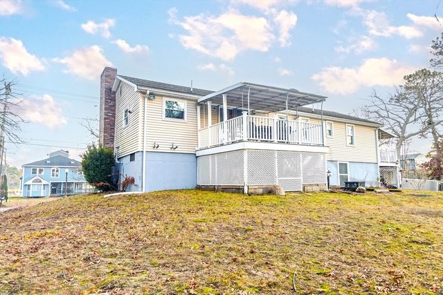 7 Roosevelt St, Wareham, MA 02571