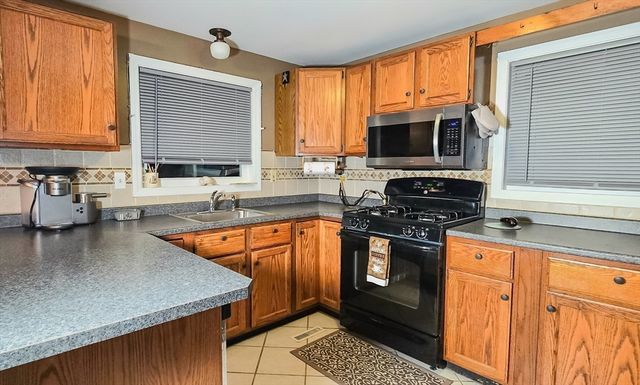 7 Roosevelt St, Wareham, MA 02571