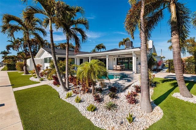 2032 KANSAS AVENUE NE, St Petersburg, FL 33703