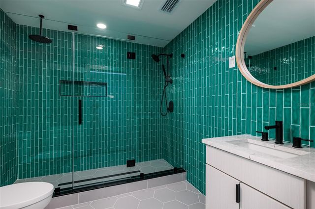 2032 KANSAS AVENUE NE, St Petersburg, FL 33703