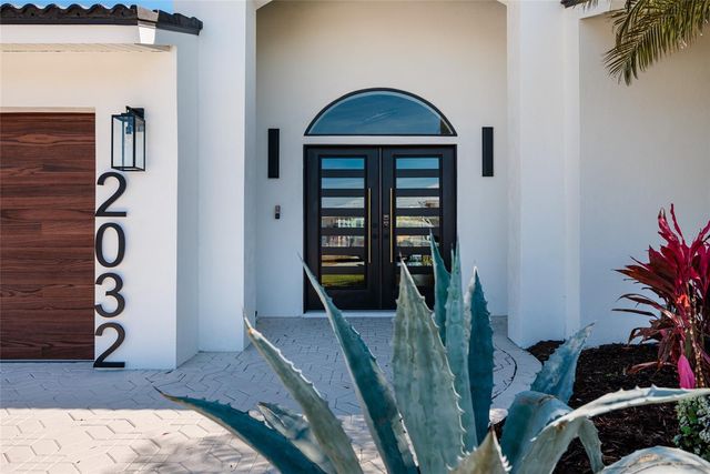 2032 KANSAS AVENUE NE, St Petersburg, FL 33703