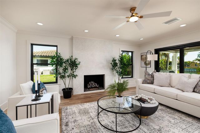 2032 KANSAS AVENUE NE, St Petersburg, FL 33703